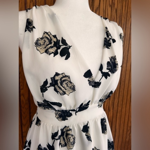 Trac floral black and white racerback romper size medium - Picture 5 of 16